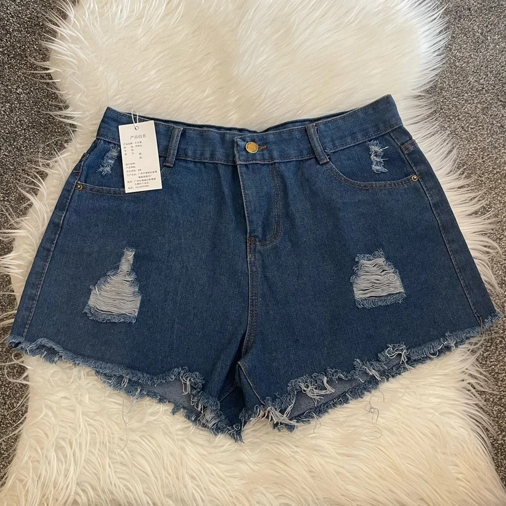 NWT! Women’s distressed medium wash jean shorts